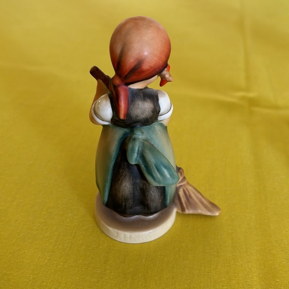 Hummel - Picture 2 of 5